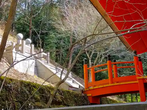 天河大辨財天社の{uncategorized: "未分類", other: "その他", undefined: "問題あり", building: "その他建物", grave: "お墓", sacred_gate: "鳥居", guardian: "狛犬", statue: "像", buddha: "仏像", history: "歴史", nature: "自然", garden: "庭園", animal: "動物", pagoda: "塔", temizu: "手水舎", mountain_gate: "山門・神門", sanctuary: "本殿・本堂", subordinate: "末社・摂社", art: "芸術", scenery: "景色", jizo: "地蔵", ema: "絵馬", goshuin: "御朱印", omikuji: "おみくじ", items: "授与品その他", amulet: "お守り", goshuincho: "御朱印帳", eats: "食事", festival: "お祭り", votive_dance: "神楽", shichigosan: "七五三参", wedding: "結婚式", experience: "体験その他", initially: "初詣", around: "周辺", anti_infection: "感染症対策"}
