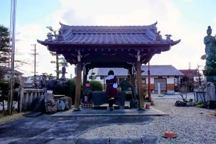 三河三弘法第二番 西福寺の手水舎