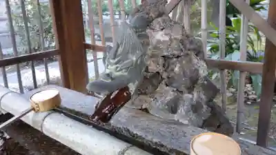 神明社の手水舎