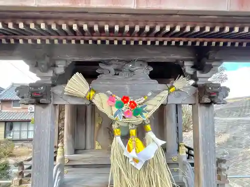 殿名八剣神社の末社