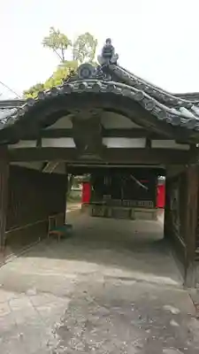 植槻八幡神社の山門・神門