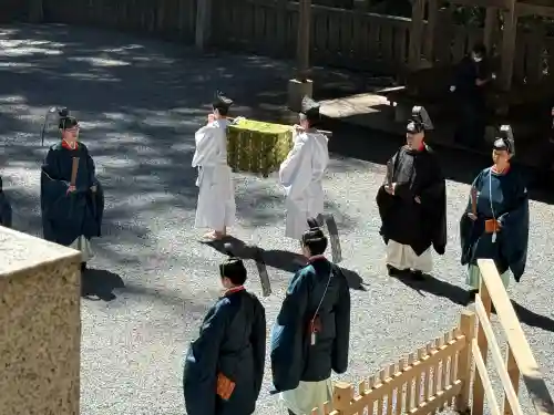 三峯神社の{uncategorized: "未分類", other: "その他", undefined: "問題あり", building: "その他建物", grave: "お墓", sacred_gate: "鳥居", guardian: "狛犬", statue: "像", buddha: "仏像", history: "歴史", nature: "自然", garden: "庭園", animal: "動物", pagoda: "塔", temizu: "手水舎", mountain_gate: "山門・神門", sanctuary: "本殿・本堂", subordinate: "末社・摂社", art: "芸術", scenery: "景色", jizo: "地蔵", ema: "絵馬", goshuin: "御朱印", omikuji: "おみくじ", items: "授与品その他", amulet: "お守り", goshuincho: "御朱印帳", eats: "食事", festival: "お祭り", votive_dance: "神楽", shichigosan: "七五三参", wedding: "結婚式", experience: "体験その他", initially: "初詣", around: "周辺", anti_infection: "感染症対策"}