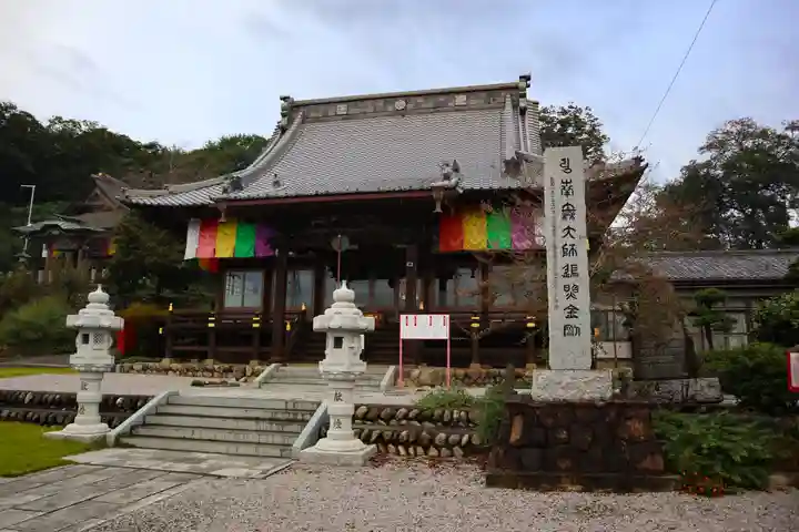埼玉厄除け開運大師・龍泉寺(切り絵御朱印発祥の寺)の本殿・本堂