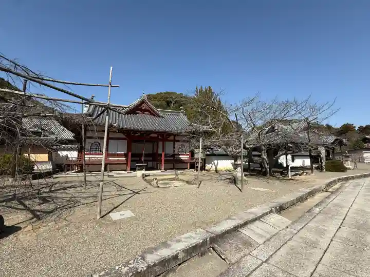 粉河寺の{uncategorized: "未分類", other: "その他", undefined: "問題あり", building: "その他建物", grave: "お墓", sacred_gate: "鳥居", guardian: "狛犬", statue: "像", buddha: "仏像", history: "歴史", nature: "自然", garden: "庭園", animal: "動物", pagoda: "塔", temizu: "手水舎", mountain_gate: "山門・神門", sanctuary: "本殿・本堂", subordinate: "末社・摂社", art: "芸術", scenery: "景色", jizo: "地蔵", ema: "絵馬", goshuin: "御朱印", omikuji: "おみくじ", items: "授与品その他", amulet: "お守り", goshuincho: "御朱印帳", eats: "食事", festival: "お祭り", votive_dance: "神楽", shichigosan: "七五三参", wedding: "結婚式", experience: "体験その他", initially: "初詣", around: "周辺", anti_infection: "感染症対策"}