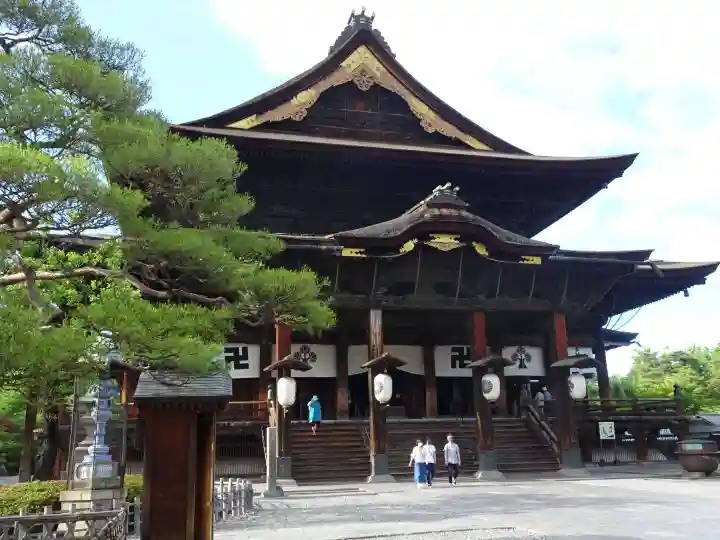 善光寺の本殿・本堂