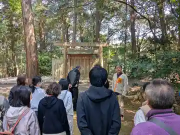 津布良神社(皇大神宮末社)の{uncategorized: "未分類", other: "その他", undefined: "問題あり", building: "その他建物", grave: "お墓", sacred_gate: "鳥居", guardian: "狛犬", statue: "像", buddha: "仏像", history: "歴史", nature: "自然", garden: "庭園", animal: "動物", pagoda: "塔", temizu: "手水舎", mountain_gate: "山門・神門", sanctuary: "本殿・本堂", subordinate: "末社・摂社", art: "芸術", scenery: "景色", jizo: "地蔵", ema: "絵馬", goshuin: "御朱印", omikuji: "おみくじ", items: "授与品その他", amulet: "お守り", goshuincho: "御朱印帳", eats: "食事", festival: "お祭り", votive_dance: "神楽", shichigosan: "七五三参", wedding: "結婚式", experience: "体験その他", initially: "初詣", around: "周辺", anti_infection: "感染症対策"}