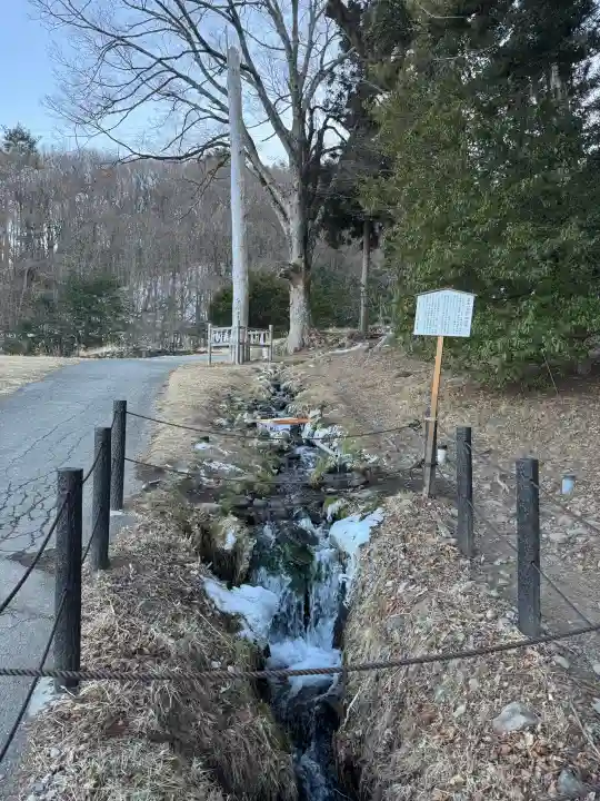 諏訪大社上社前宮の{uncategorized: "未分類", other: "その他", undefined: "問題あり", building: "その他建物", grave: "お墓", sacred_gate: "鳥居", guardian: "狛犬", statue: "像", buddha: "仏像", history: "歴史", nature: "自然", garden: "庭園", animal: "動物", pagoda: "塔", temizu: "手水舎", mountain_gate: "山門・神門", sanctuary: "本殿・本堂", subordinate: "末社・摂社", art: "芸術", scenery: "景色", jizo: "地蔵", ema: "絵馬", goshuin: "御朱印", omikuji: "おみくじ", items: "授与品その他", amulet: "お守り", goshuincho: "御朱印帳", eats: "食事", festival: "お祭り", votive_dance: "神楽", shichigosan: "七五三参", wedding: "結婚式", experience: "体験その他", initially: "初詣", around: "周辺", anti_infection: "感染症対策"}