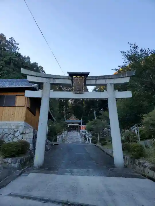 雄琴神社の{uncategorized: "未分類", other: "その他", undefined: "問題あり", building: "その他建物", grave: "お墓", sacred_gate: "鳥居", guardian: "狛犬", statue: "像", buddha: "仏像", history: "歴史", nature: "自然", garden: "庭園", animal: "動物", pagoda: "塔", temizu: "手水舎", mountain_gate: "山門・神門", sanctuary: "本殿・本堂", subordinate: "末社・摂社", art: "芸術", scenery: "景色", jizo: "地蔵", ema: "絵馬", goshuin: "御朱印", omikuji: "おみくじ", items: "授与品その他", amulet: "お守り", goshuincho: "御朱印帳", eats: "食事", festival: "お祭り", votive_dance: "神楽", shichigosan: "七五三参", wedding: "結婚式", experience: "体験その他", initially: "初詣", around: "周辺", anti_infection: "感染症対策"}