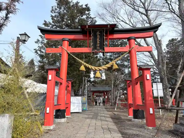 生島足島神社の{uncategorized: "未分類", other: "その他", undefined: "問題あり", building: "その他建物", grave: "お墓", sacred_gate: "鳥居", guardian: "狛犬", statue: "像", buddha: "仏像", history: "歴史", nature: "自然", garden: "庭園", animal: "動物", pagoda: "塔", temizu: "手水舎", mountain_gate: "山門・神門", sanctuary: "本殿・本堂", subordinate: "末社・摂社", art: "芸術", scenery: "景色", jizo: "地蔵", ema: "絵馬", goshuin: "御朱印", omikuji: "おみくじ", items: "授与品その他", amulet: "お守り", goshuincho: "御朱印帳", eats: "食事", festival: "お祭り", votive_dance: "神楽", shichigosan: "七五三参", wedding: "結婚式", experience: "体験その他", initially: "初詣", around: "周辺", anti_infection: "感染症対策"}