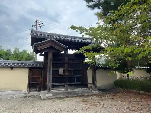 中宮寺の山門