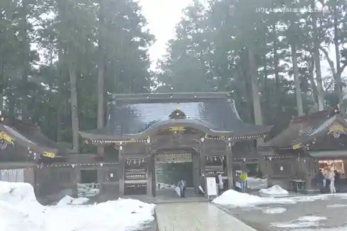 彌彦神社の山門