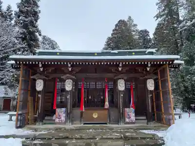 伊佐須美神社の{uncategorized: "未分類", other: "その他", undefined: "問題あり", building: "その他建物", grave: "お墓", sacred_gate: "鳥居", guardian: "狛犬", statue: "像", buddha: "仏像", history: "歴史", nature: "自然", garden: "庭園", animal: "動物", pagoda: "塔", temizu: "手水舎", mountain_gate: "山門・神門", sanctuary: "本殿・本堂", subordinate: "末社・摂社", art: "芸術", scenery: "景色", jizo: "地蔵", ema: "絵馬", goshuin: "御朱印", omikuji: "おみくじ", items: "授与品その他", amulet: "お守り", goshuincho: "御朱印帳", eats: "食事", festival: "お祭り", votive_dance: "神楽", shichigosan: "七五三参", wedding: "結婚式", experience: "体験その他", initially: "初詣", around: "周辺", anti_infection: "感染症対策"}