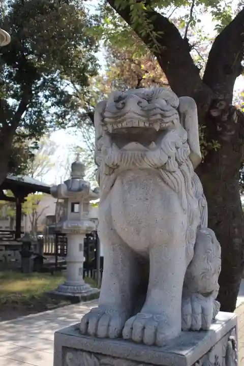 鳥海月山両所宮の狛犬