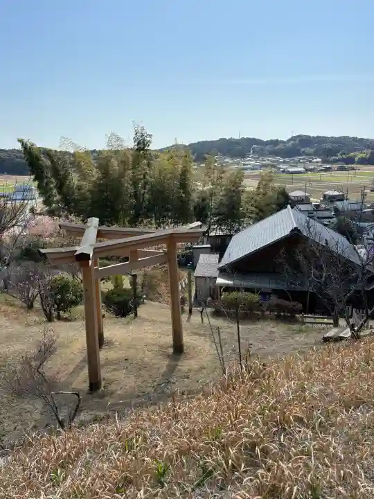 谷崎天神社の{uncategorized: "未分類", other: "その他", undefined: "問題あり", building: "その他建物", grave: "お墓", sacred_gate: "鳥居", guardian: "狛犬", statue: "像", buddha: "仏像", history: "歴史", nature: "自然", garden: "庭園", animal: "動物", pagoda: "塔", temizu: "手水舎", mountain_gate: "山門・神門", sanctuary: "本殿・本堂", subordinate: "末社・摂社", art: "芸術", scenery: "景色", jizo: "地蔵", ema: "絵馬", goshuin: "御朱印", omikuji: "おみくじ", items: "授与品その他", amulet: "お守り", goshuincho: "御朱印帳", eats: "食事", festival: "お祭り", votive_dance: "神楽", shichigosan: "七五三参", wedding: "結婚式", experience: "体験その他", initially: "初詣", around: "周辺", anti_infection: "感染症対策"}