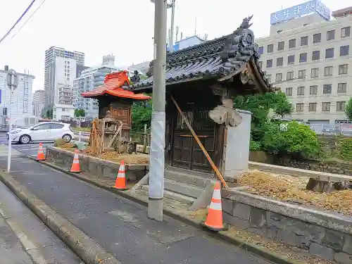 津島社の山門・神門