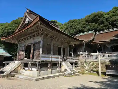 氣多大社の{uncategorized: "未分類", other: "その他", undefined: "問題あり", building: "その他建物", grave: "お墓", sacred_gate: "鳥居", guardian: "狛犬", statue: "像", buddha: "仏像", history: "歴史", nature: "自然", garden: "庭園", animal: "動物", pagoda: "塔", temizu: "手水舎", mountain_gate: "山門・神門", sanctuary: "本殿・本堂", subordinate: "末社・摂社", art: "芸術", scenery: "景色", jizo: "地蔵", ema: "絵馬", goshuin: "御朱印", omikuji: "おみくじ", items: "授与品その他", amulet: "お守り", goshuincho: "御朱印帳", eats: "食事", festival: "お祭り", votive_dance: "神楽", shichigosan: "七五三参", wedding: "結婚式", experience: "体験その他", initially: "初詣", around: "周辺", anti_infection: "感染症対策"}