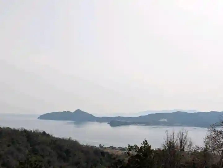 冠島沓島遥拝所(元伊勢・籠神社の海の奥宮)の{uncategorized: "未分類", other: "その他", undefined: "問題あり", building: "その他建物", grave: "お墓", sacred_gate: "鳥居", guardian: "狛犬", statue: "像", buddha: "仏像", history: "歴史", nature: "自然", garden: "庭園", animal: "動物", pagoda: "塔", temizu: "手水舎", mountain_gate: "山門・神門", sanctuary: "本殿・本堂", subordinate: "末社・摂社", art: "芸術", scenery: "景色", jizo: "地蔵", ema: "絵馬", goshuin: "御朱印", omikuji: "おみくじ", items: "授与品その他", amulet: "お守り", goshuincho: "御朱印帳", eats: "食事", festival: "お祭り", votive_dance: "神楽", shichigosan: "七五三参", wedding: "結婚式", experience: "体験その他", initially: "初詣", around: "周辺", anti_infection: "感染症対策"}
