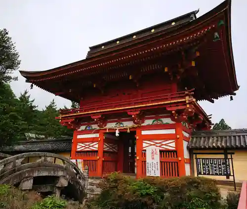 美濃國一宮　南宮大社の山門・神門