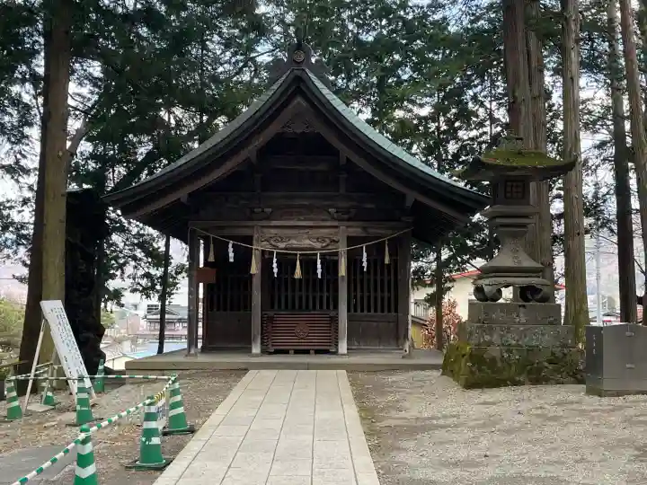諏訪大社の{uncategorized: "未分類", other: "その他", undefined: "問題あり", building: "その他建物", grave: "お墓", sacred_gate: "鳥居", guardian: "狛犬", statue: "像", buddha: "仏像", history: "歴史", nature: "自然", garden: "庭園", animal: "動物", pagoda: "塔", temizu: "手水舎", mountain_gate: "山門・神門", sanctuary: "本殿・本堂", subordinate: "末社・摂社", art: "芸術", scenery: "景色", jizo: "地蔵", ema: "絵馬", goshuin: "御朱印", omikuji: "おみくじ", items: "授与品その他", amulet: "お守り", goshuincho: "御朱印帳", eats: "食事", festival: "お祭り", votive_dance: "神楽", shichigosan: "七五三参", wedding: "結婚式", experience: "体験その他", initially: "初詣", around: "周辺", anti_infection: "感染症対策"}