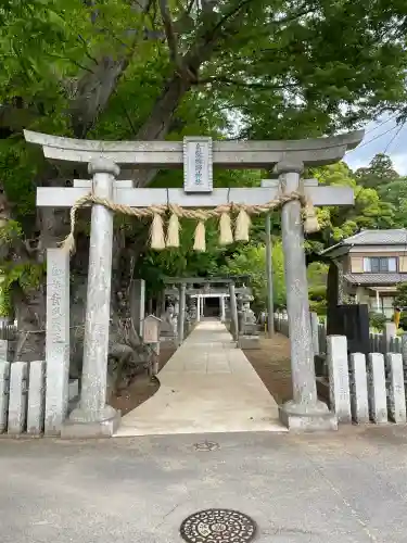 素鵞熊野神社の{uncategorized: "未分類", other: "その他", undefined: "問題あり", building: "その他建物", grave: "お墓", sacred_gate: "鳥居", guardian: "狛犬", statue: "像", buddha: "仏像", history: "歴史", nature: "自然", garden: "庭園", animal: "動物", pagoda: "塔", temizu: "手水舎", mountain_gate: "山門・神門", sanctuary: "本殿・本堂", subordinate: "末社・摂社", art: "芸術", scenery: "景色", jizo: "地蔵", ema: "絵馬", goshuin: "御朱印", omikuji: "おみくじ", items: "授与品その他", amulet: "お守り", goshuincho: "御朱印帳", eats: "食事", festival: "お祭り", votive_dance: "神楽", shichigosan: "七五三参", wedding: "結婚式", experience: "体験その他", initially: "初詣", around: "周辺", anti_infection: "感染症対策"}