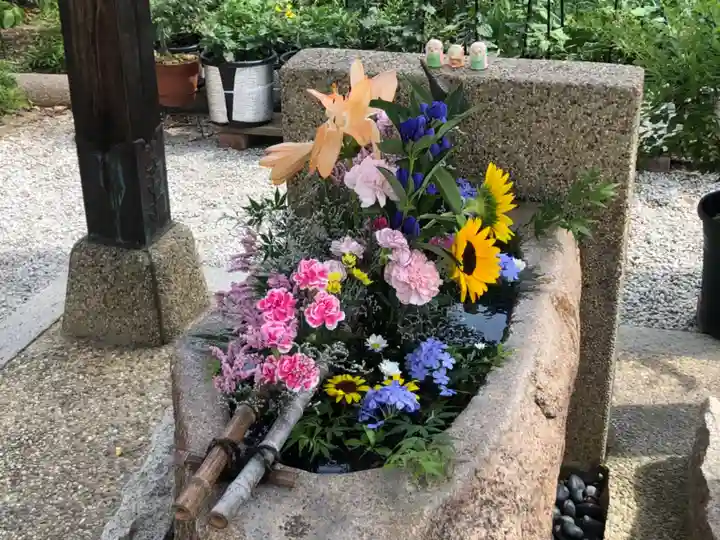 水堂須佐男神社の手水舎