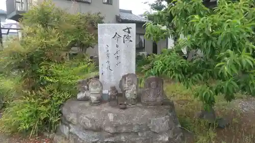 三明院の像