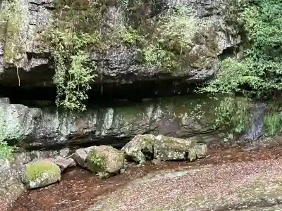 室生龍穴神社の{uncategorized: "未分類", other: "その他", undefined: "問題あり", building: "その他建物", grave: "お墓", sacred_gate: "鳥居", guardian: "狛犬", statue: "像", buddha: "仏像", history: "歴史", nature: "自然", garden: "庭園", animal: "動物", pagoda: "塔", temizu: "手水舎", mountain_gate: "山門・神門", sanctuary: "本殿・本堂", subordinate: "末社・摂社", art: "芸術", scenery: "景色", jizo: "地蔵", ema: "絵馬", goshuin: "御朱印", omikuji: "おみくじ", items: "授与品その他", amulet: "お守り", goshuincho: "御朱印帳", eats: "食事", festival: "お祭り", votive_dance: "神楽", shichigosan: "七五三参", wedding: "結婚式", experience: "体験その他", initially: "初詣", around: "周辺", anti_infection: "感染症対策"}