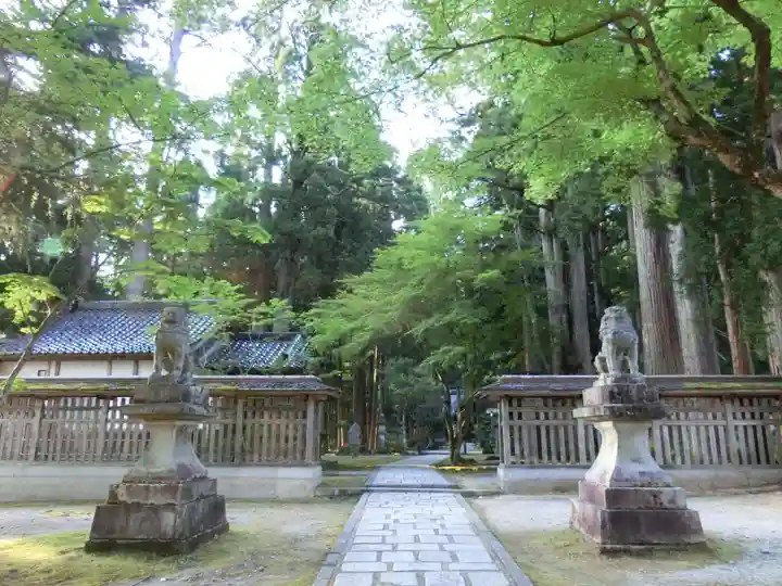 雄山神社中宮祈願殿のその他建物