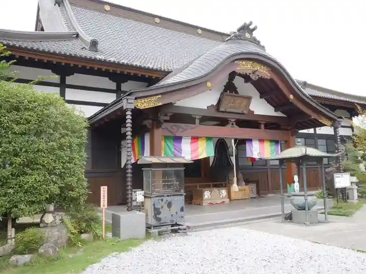 法長寺の本殿・本堂