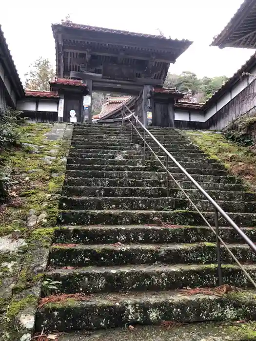 摩尼寺の山門