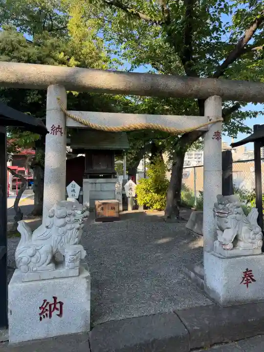 (芝生)浅間神社の{uncategorized: "未分類", other: "その他", undefined: "問題あり", building: "その他建物", grave: "お墓", sacred_gate: "鳥居", guardian: "狛犬", statue: "像", buddha: "仏像", history: "歴史", nature: "自然", garden: "庭園", animal: "動物", pagoda: "塔", temizu: "手水舎", mountain_gate: "山門・神門", sanctuary: "本殿・本堂", subordinate: "末社・摂社", art: "芸術", scenery: "景色", jizo: "地蔵", ema: "絵馬", goshuin: "御朱印", omikuji: "おみくじ", items: "授与品その他", amulet: "お守り", goshuincho: "御朱印帳", eats: "食事", festival: "お祭り", votive_dance: "神楽", shichigosan: "七五三参", wedding: "結婚式", experience: "体験その他", initially: "初詣", around: "周辺", anti_infection: "感染症対策"}