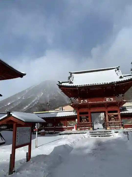 中禅寺の山門・神門