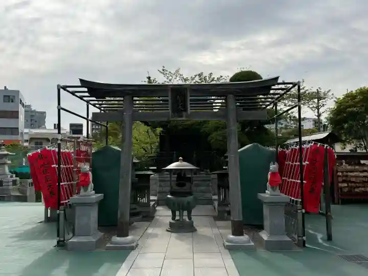 深川開運出世稲荷の{uncategorized: "未分類", other: "その他", undefined: "問題あり", building: "その他建物", grave: "お墓", sacred_gate: "鳥居", guardian: "狛犬", statue: "像", buddha: "仏像", history: "歴史", nature: "自然", garden: "庭園", animal: "動物", pagoda: "塔", temizu: "手水舎", mountain_gate: "山門・神門", sanctuary: "本殿・本堂", subordinate: "末社・摂社", art: "芸術", scenery: "景色", jizo: "地蔵", ema: "絵馬", goshuin: "御朱印", omikuji: "おみくじ", items: "授与品その他", amulet: "お守り", goshuincho: "御朱印帳", eats: "食事", festival: "お祭り", votive_dance: "神楽", shichigosan: "七五三参", wedding: "結婚式", experience: "体験その他", initially: "初詣", around: "周辺", anti_infection: "感染症対策"}