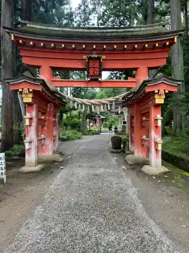 達谷西光寺の山門・神門