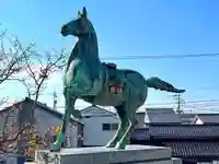 高岡関野神社の像