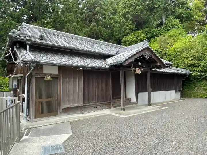 若宮神社の{uncategorized: "未分類", other: "その他", undefined: "問題あり", building: "その他建物", grave: "お墓", sacred_gate: "鳥居", guardian: "狛犬", statue: "像", buddha: "仏像", history: "歴史", nature: "自然", garden: "庭園", animal: "動物", pagoda: "塔", temizu: "手水舎", mountain_gate: "山門・神門", sanctuary: "本殿・本堂", subordinate: "末社・摂社", art: "芸術", scenery: "景色", jizo: "地蔵", ema: "絵馬", goshuin: "御朱印", omikuji: "おみくじ", items: "授与品その他", amulet: "お守り", goshuincho: "御朱印帳", eats: "食事", festival: "お祭り", votive_dance: "神楽", shichigosan: "七五三参", wedding: "結婚式", experience: "体験その他", initially: "初詣", around: "周辺", anti_infection: "感染症対策"}