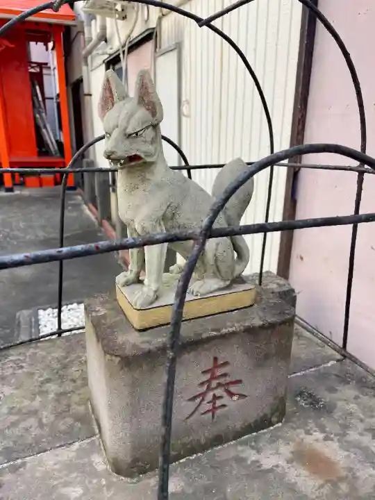 伏見大漁稲荷神社の{uncategorized: "未分類", other: "その他", undefined: "問題あり", building: "その他建物", grave: "お墓", sacred_gate: "鳥居", guardian: "狛犬", statue: "像", buddha: "仏像", history: "歴史", nature: "自然", garden: "庭園", animal: "動物", pagoda: "塔", temizu: "手水舎", mountain_gate: "山門・神門", sanctuary: "本殿・本堂", subordinate: "末社・摂社", art: "芸術", scenery: "景色", jizo: "地蔵", ema: "絵馬", goshuin: "御朱印", omikuji: "おみくじ", items: "授与品その他", amulet: "お守り", goshuincho: "御朱印帳", eats: "食事", festival: "お祭り", votive_dance: "神楽", shichigosan: "七五三参", wedding: "結婚式", experience: "体験その他", initially: "初詣", around: "周辺", anti_infection: "感染症対策"}