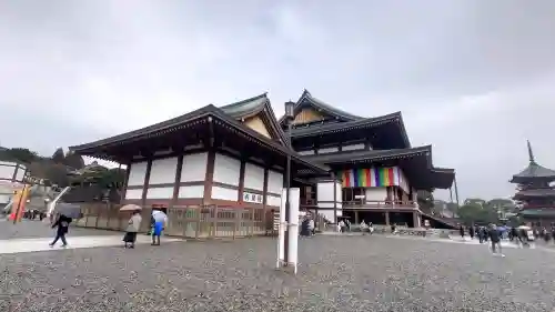 成田山新勝寺の{uncategorized: "未分類", other: "その他", undefined: "問題あり", building: "その他建物", grave: "お墓", sacred_gate: "鳥居", guardian: "狛犬", statue: "像", buddha: "仏像", history: "歴史", nature: "自然", garden: "庭園", animal: "動物", pagoda: "塔", temizu: "手水舎", mountain_gate: "山門・神門", sanctuary: "本殿・本堂", subordinate: "末社・摂社", art: "芸術", scenery: "景色", jizo: "地蔵", ema: "絵馬", goshuin: "御朱印", omikuji: "おみくじ", items: "授与品その他", amulet: "お守り", goshuincho: "御朱印帳", eats: "食事", festival: "お祭り", votive_dance: "神楽", shichigosan: "七五三参", wedding: "結婚式", experience: "体験その他", initially: "初詣", around: "周辺", anti_infection: "感染症対策"}