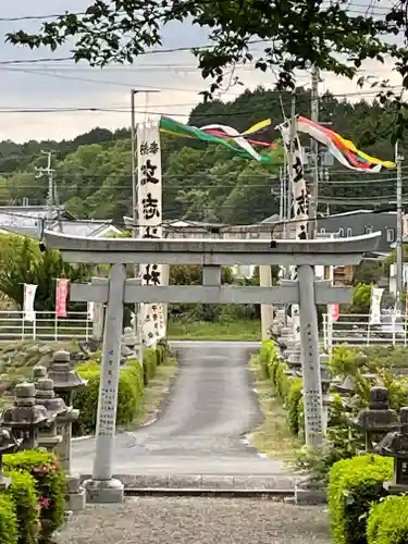 立志神社の鳥居