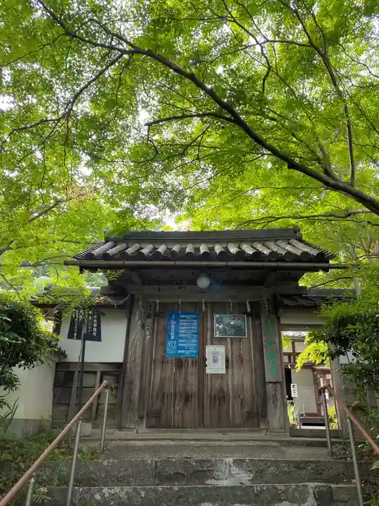 十輪寺の山門・神門