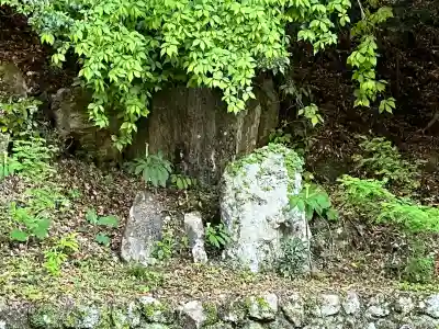 國津神社の{uncategorized: "未分類", other: "その他", undefined: "問題あり", building: "その他建物", grave: "お墓", sacred_gate: "鳥居", guardian: "狛犬", statue: "像", buddha: "仏像", history: "歴史", nature: "自然", garden: "庭園", animal: "動物", pagoda: "塔", temizu: "手水舎", mountain_gate: "山門・神門", sanctuary: "本殿・本堂", subordinate: "末社・摂社", art: "芸術", scenery: "景色", jizo: "地蔵", ema: "絵馬", goshuin: "御朱印", omikuji: "おみくじ", items: "授与品その他", amulet: "お守り", goshuincho: "御朱印帳", eats: "食事", festival: "お祭り", votive_dance: "神楽", shichigosan: "七五三参", wedding: "結婚式", experience: "体験その他", initially: "初詣", around: "周辺", anti_infection: "感染症対策"}