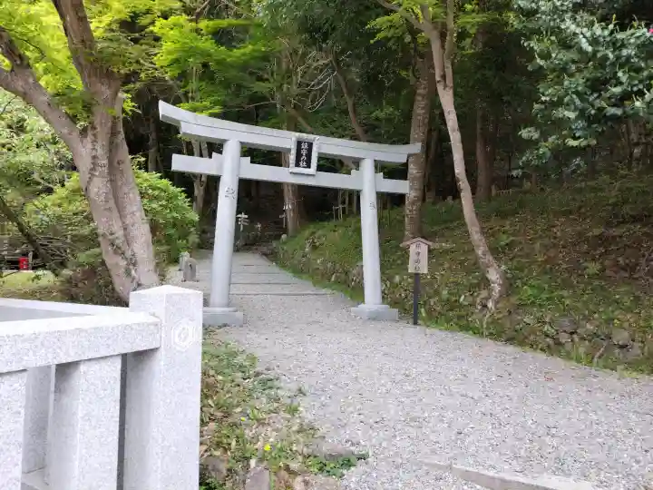 出雲大神宮の{uncategorized: "未分類", other: "その他", undefined: "問題あり", building: "その他建物", grave: "お墓", sacred_gate: "鳥居", guardian: "狛犬", statue: "像", buddha: "仏像", history: "歴史", nature: "自然", garden: "庭園", animal: "動物", pagoda: "塔", temizu: "手水舎", mountain_gate: "山門・神門", sanctuary: "本殿・本堂", subordinate: "末社・摂社", art: "芸術", scenery: "景色", jizo: "地蔵", ema: "絵馬", goshuin: "御朱印", omikuji: "おみくじ", items: "授与品その他", amulet: "お守り", goshuincho: "御朱印帳", eats: "食事", festival: "お祭り", votive_dance: "神楽", shichigosan: "七五三参", wedding: "結婚式", experience: "体験その他", initially: "初詣", around: "周辺", anti_infection: "感染症対策"}