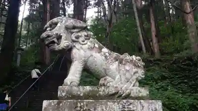 戸隠神社火之御子社の狛犬