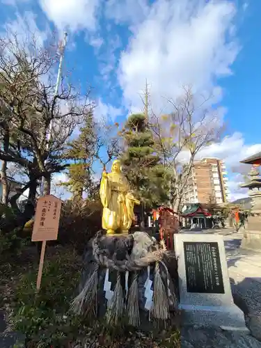 深志神社の像