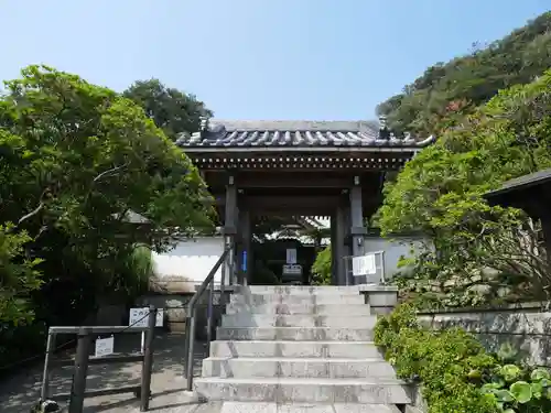 安養院　(田代寺）の山門