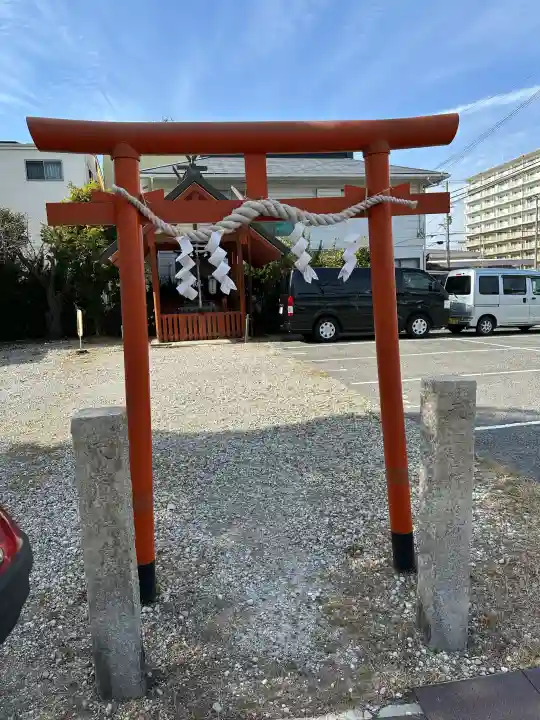 湊屋住吉神社の{uncategorized: "未分類", other: "その他", undefined: "問題あり", building: "その他建物", grave: "お墓", sacred_gate: "鳥居", guardian: "狛犬", statue: "像", buddha: "仏像", history: "歴史", nature: "自然", garden: "庭園", animal: "動物", pagoda: "塔", temizu: "手水舎", mountain_gate: "山門・神門", sanctuary: "本殿・本堂", subordinate: "末社・摂社", art: "芸術", scenery: "景色", jizo: "地蔵", ema: "絵馬", goshuin: "御朱印", omikuji: "おみくじ", items: "授与品その他", amulet: "お守り", goshuincho: "御朱印帳", eats: "食事", festival: "お祭り", votive_dance: "神楽", shichigosan: "七五三参", wedding: "結婚式", experience: "体験その他", initially: "初詣", around: "周辺", anti_infection: "感染症対策"}