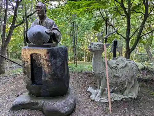 日光二荒山神社奥宮の像