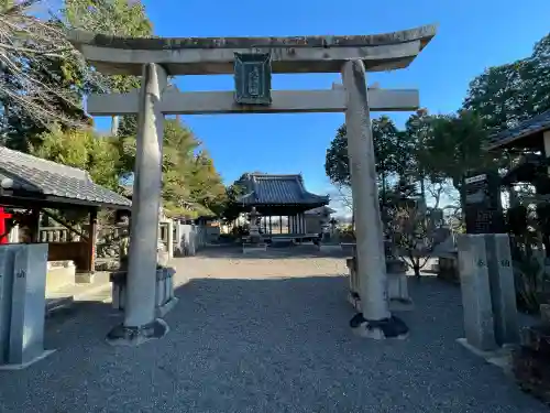 八幡神社の{uncategorized: "未分類", other: "その他", undefined: "問題あり", building: "その他建物", grave: "お墓", sacred_gate: "鳥居", guardian: "狛犬", statue: "像", buddha: "仏像", history: "歴史", nature: "自然", garden: "庭園", animal: "動物", pagoda: "塔", temizu: "手水舎", mountain_gate: "山門・神門", sanctuary: "本殿・本堂", subordinate: "末社・摂社", art: "芸術", scenery: "景色", jizo: "地蔵", ema: "絵馬", goshuin: "御朱印", omikuji: "おみくじ", items: "授与品その他", amulet: "お守り", goshuincho: "御朱印帳", eats: "食事", festival: "お祭り", votive_dance: "神楽", shichigosan: "七五三参", wedding: "結婚式", experience: "体験その他", initially: "初詣", around: "周辺", anti_infection: "感染症対策"}