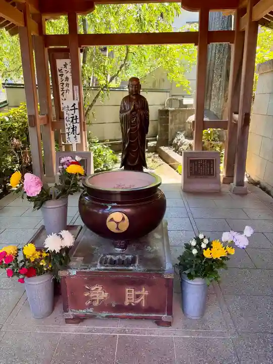 弘明寺の{uncategorized: "未分類", other: "その他", undefined: "問題あり", building: "その他建物", grave: "お墓", sacred_gate: "鳥居", guardian: "狛犬", statue: "像", buddha: "仏像", history: "歴史", nature: "自然", garden: "庭園", animal: "動物", pagoda: "塔", temizu: "手水舎", mountain_gate: "山門・神門", sanctuary: "本殿・本堂", subordinate: "末社・摂社", art: "芸術", scenery: "景色", jizo: "地蔵", ema: "絵馬", goshuin: "御朱印", omikuji: "おみくじ", items: "授与品その他", amulet: "お守り", goshuincho: "御朱印帳", eats: "食事", festival: "お祭り", votive_dance: "神楽", shichigosan: "七五三参", wedding: "結婚式", experience: "体験その他", initially: "初詣", around: "周辺", anti_infection: "感染症対策"}