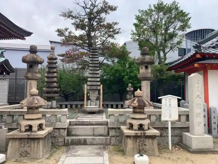 能福寺の{uncategorized: "未分類", other: "その他", undefined: "問題あり", building: "その他建物", grave: "お墓", sacred_gate: "鳥居", guardian: "狛犬", statue: "像", buddha: "仏像", history: "歴史", nature: "自然", garden: "庭園", animal: "動物", pagoda: "塔", temizu: "手水舎", mountain_gate: "山門・神門", sanctuary: "本殿・本堂", subordinate: "末社・摂社", art: "芸術", scenery: "景色", jizo: "地蔵", ema: "絵馬", goshuin: "御朱印", omikuji: "おみくじ", items: "授与品その他", amulet: "お守り", goshuincho: "御朱印帳", eats: "食事", festival: "お祭り", votive_dance: "神楽", shichigosan: "七五三参", wedding: "結婚式", experience: "体験その他", initially: "初詣", around: "周辺", anti_infection: "感染症対策"}